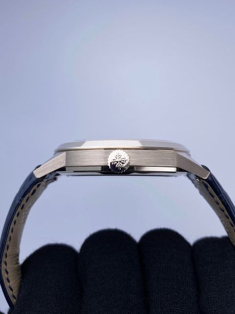 Patek Philippe Complications 5235G-001 Image 4